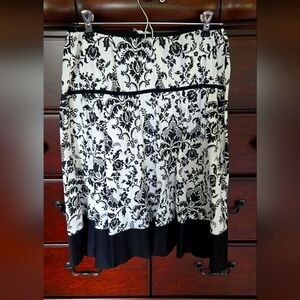 🌻Black and White Floral Skirt, Sz. M